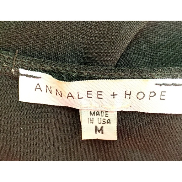 ANNALEE & HOPE BLACK SLEEVELESS DRAPED ROMPER WITH TIE WAIST. WOMEN’S SZ MEDIUM - Picture 7 of 8